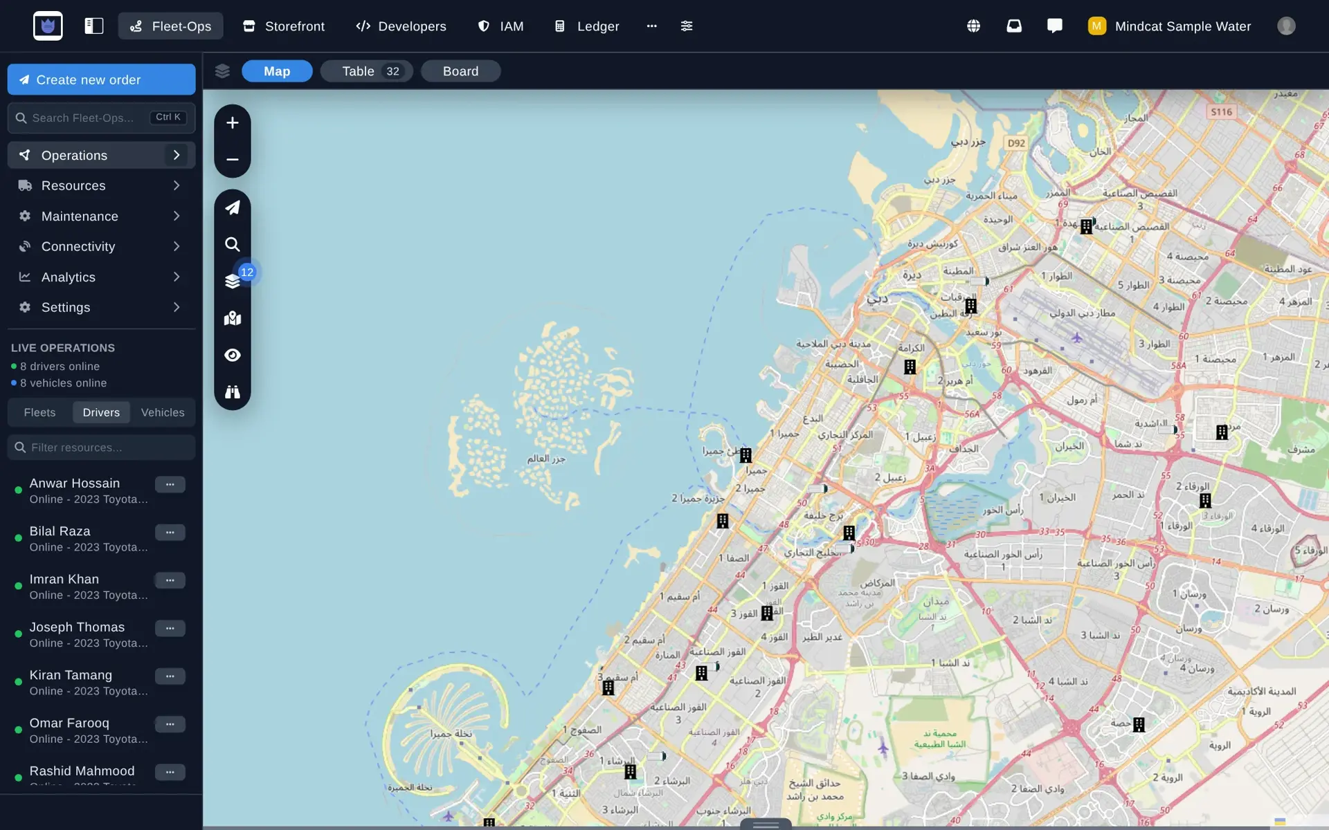 Live map with customer pins and a side list of eight online riders with their vehicles.